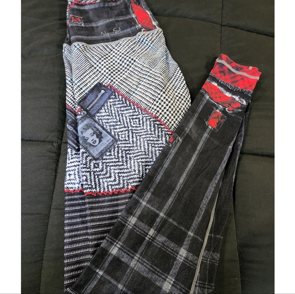 Niyama Sol Pants - Niyama Sol Andy Warhol " the Vivienne" leggings size M NWOT